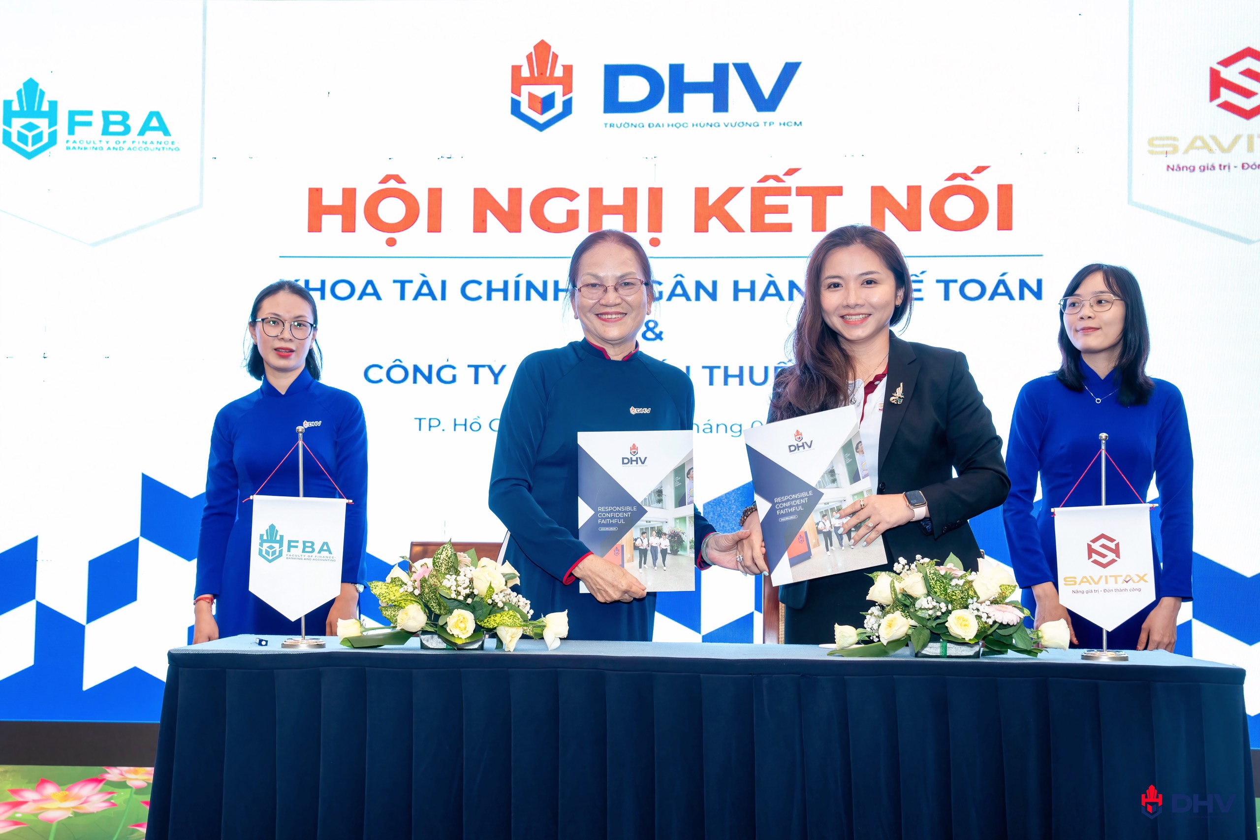 Đại diện SAVITAX và DHV ký kết biên bản ghi nhớ hợp tác