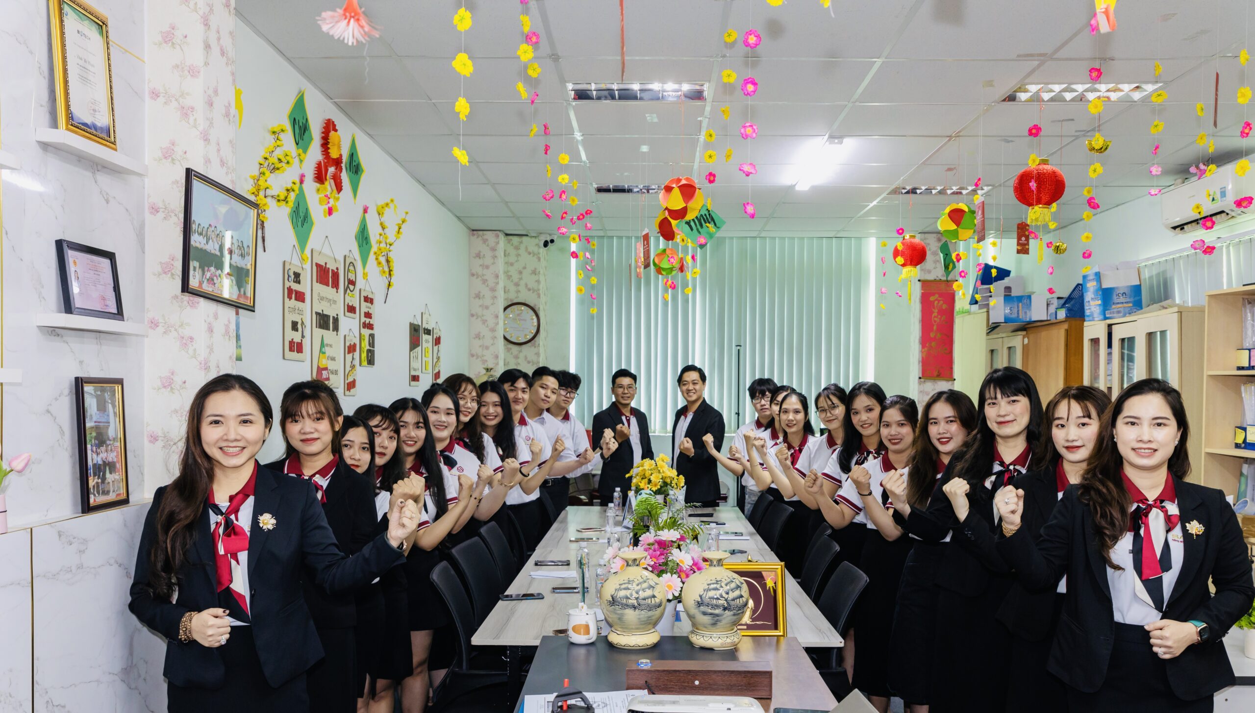 Tập thể công ty Savitax