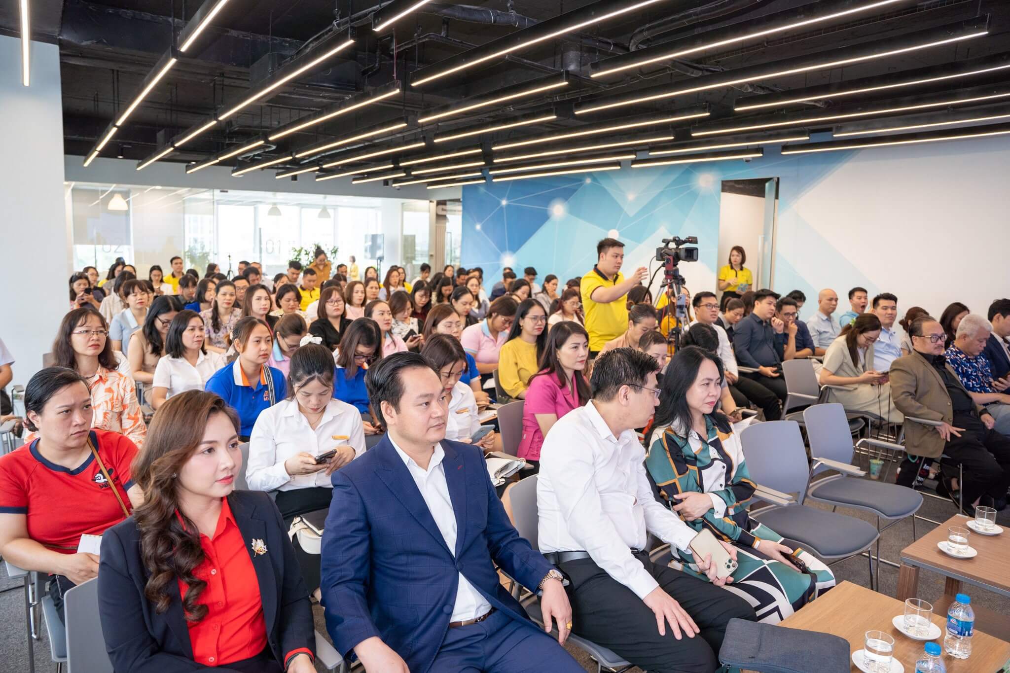 Tọa đàm kiểm soát rủi ro về thuế được diển ra tại tòa nhà MISA với có mặt của đông đảo người tham dự và báo chí