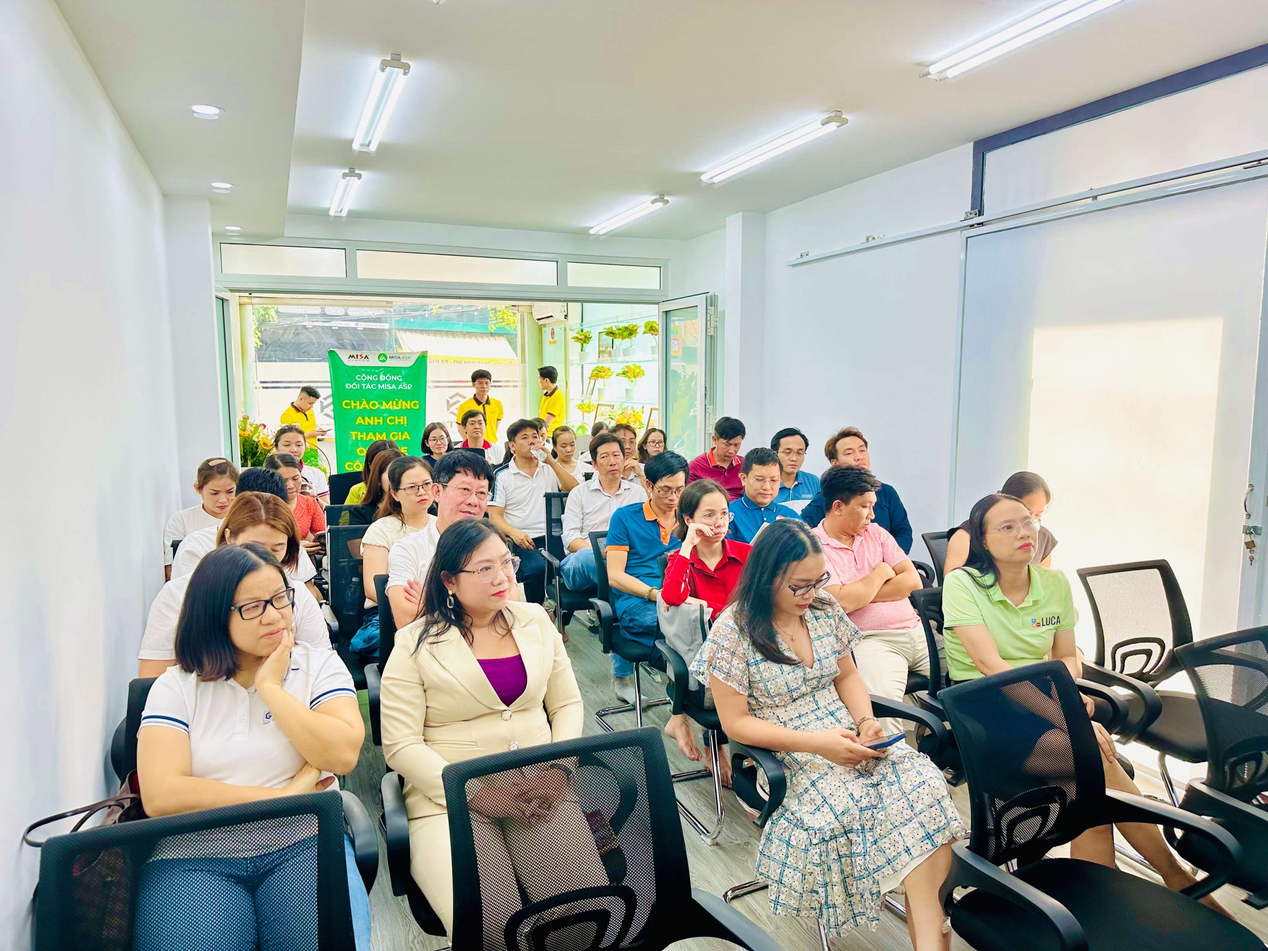 Không chỉ chị Dinh và chị Huyền, các anh chị có mặt trong chương trình cũng đã chia sẻ những kinh nghiệm và trải nghiệm thực tế từ chính mình