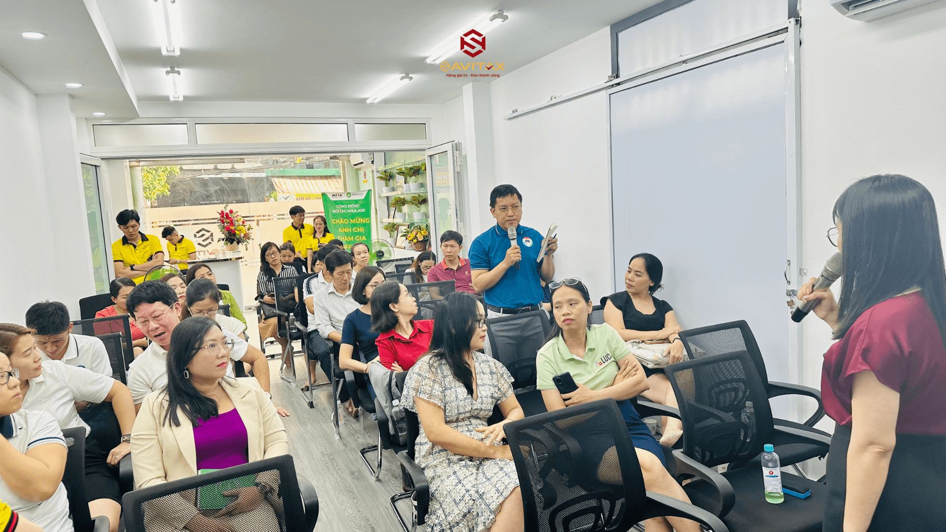 Mọi người đều rất nhiệt tình đặt câu hỏi và mong được giải đáp để áp dụng những kiến thức đó vào công việc tại đơn vị của mình