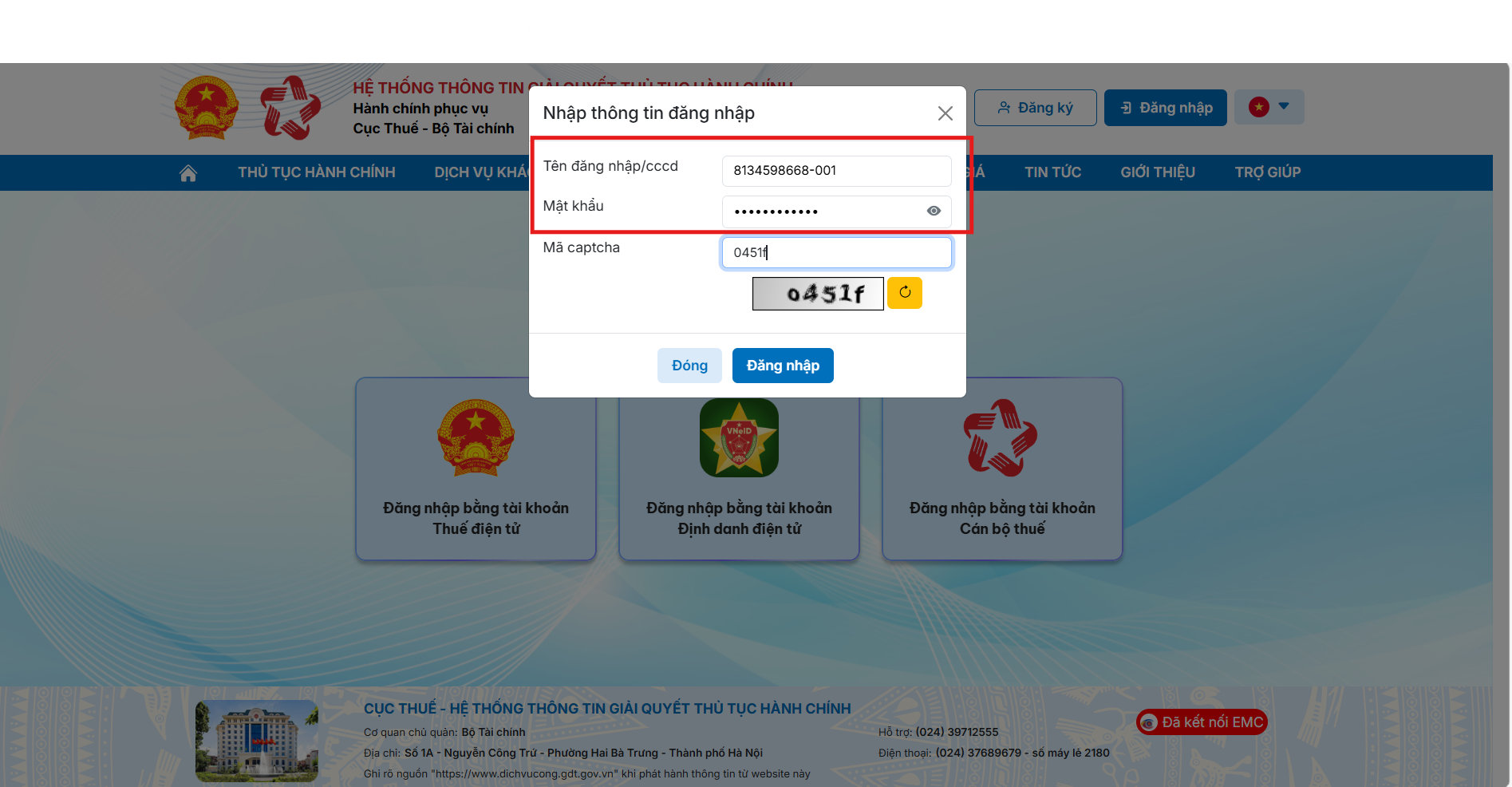Nhập tên đăng nhập/mật khẩu và mã captcha hiển thị trên màn hình