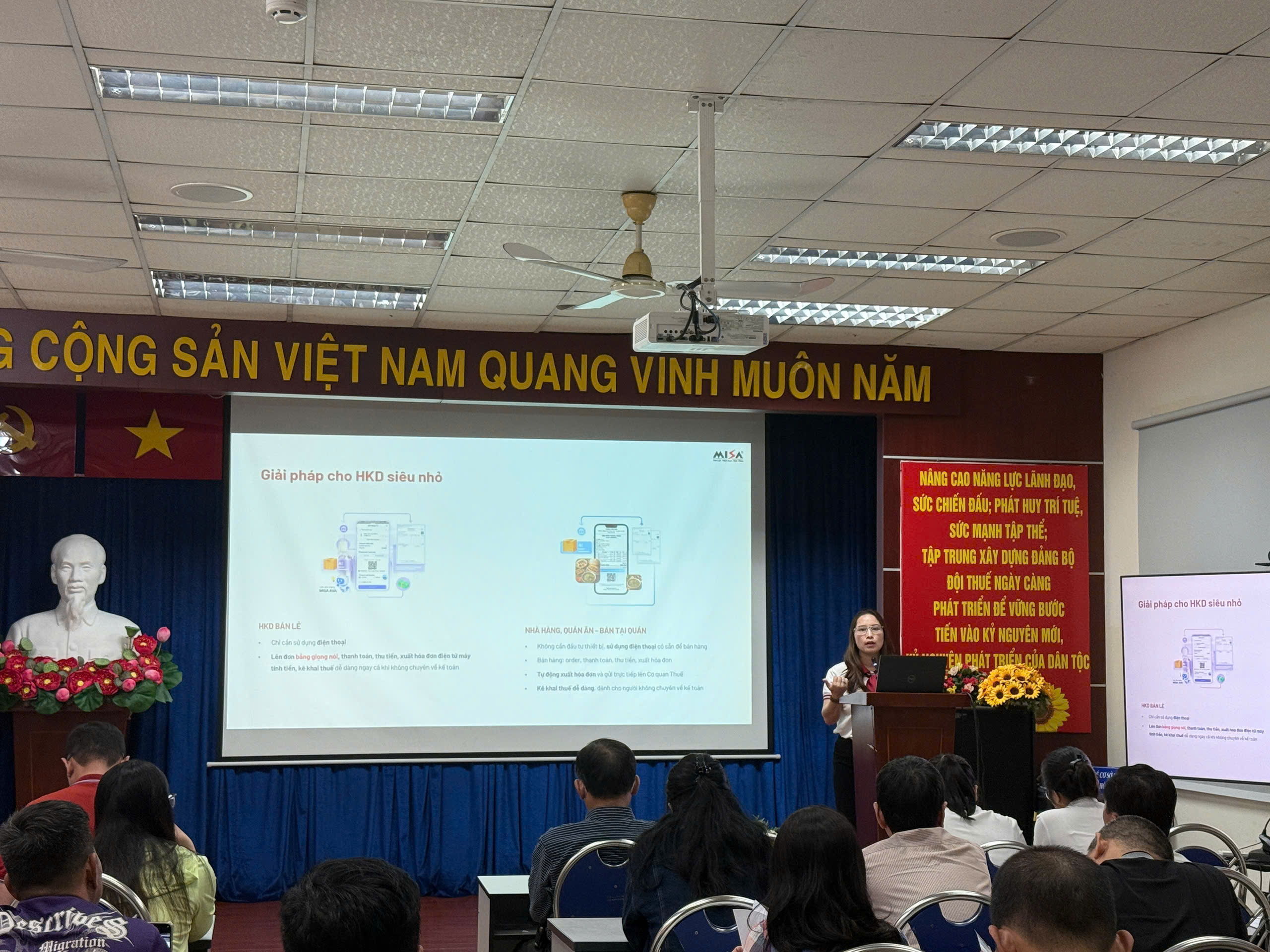 Đội ngũ chuyên gia thuế SAVITAX sẽ trực tiếp tư vấn về lộ trình chuyển đổi thuế, giải đáp thắc mắc về các quy định mới (Nghị định 70/2025/NĐ-CP) và những thay đổi về thuế suất.