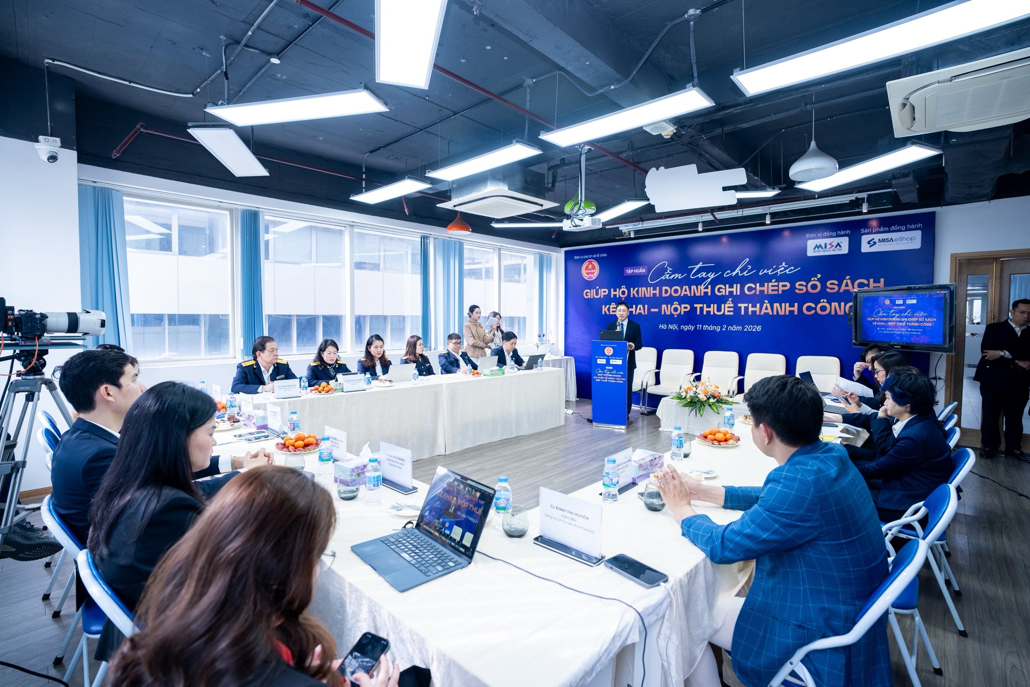Cục Thuế (Bộ Tài chính) phối hợp cùng Tập đoàn MISA tổ chức chương trình tập huấn trực tuyến với chủ đề "Cầm tay chỉ việc giúp hộ kinh doanh ghi chép sổ sách - kê khai - nộp thuế thành công"