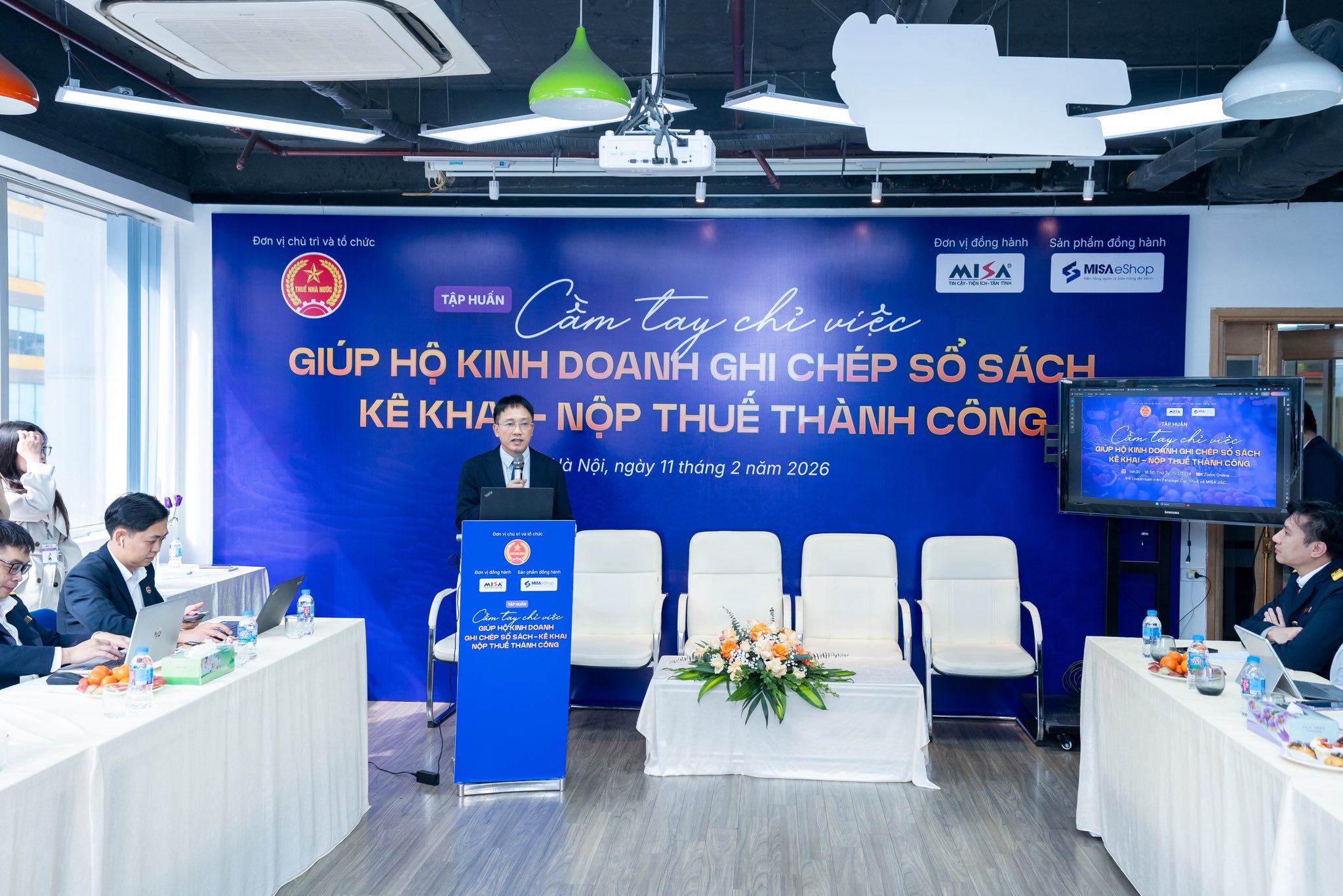 Phó Cục trưởng Cục Thuế Mai Sơn phát biểu khẳng định ngành Thuế sẽ tiếp tục đồng hành, trách nhiệm với HKD để thực hiện thành công công tác chuyển đổi hướng đến sự phát triển bền vững cho bà con